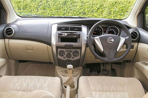 Interior Nissan Grand Livina
